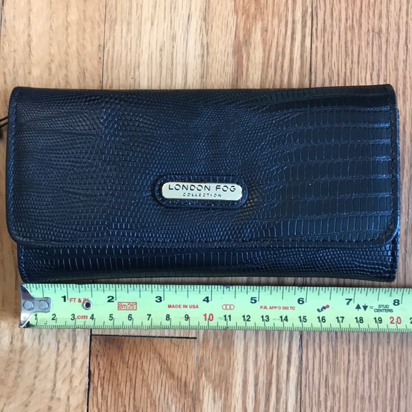 LONDON FOG Wallet - Picture 1 of 7